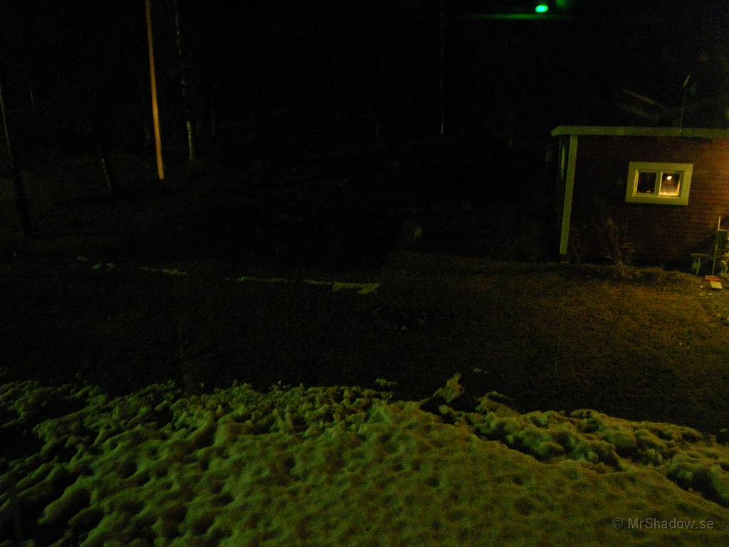 IMGP3244.JPG - 2010-04-18 00:36   Var "bara" tvungen att kolla hur nattläget fungerade i kameran.. Taget från lillrummet på övervåningen