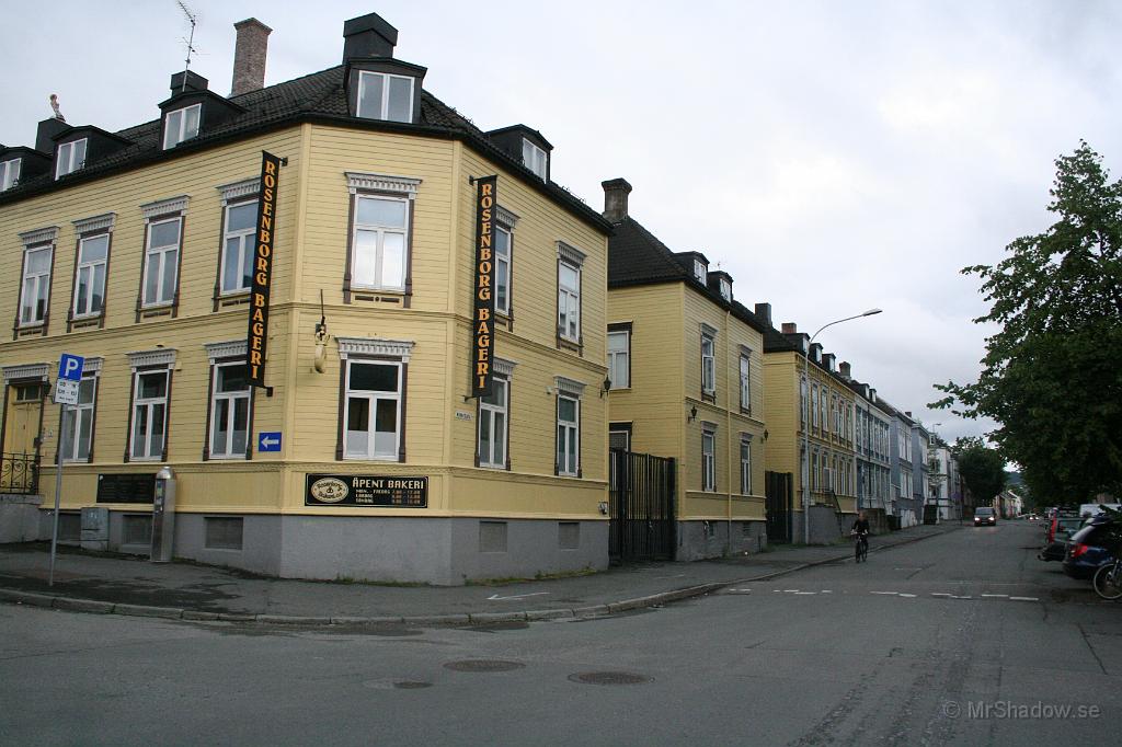 IMG_4493.JPG - Tror området heter Rosenborg. Fina äldre kvarter i Trondheim