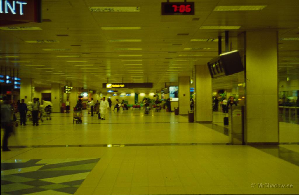 67-0023.jpg - Ankomsthallen på Chang, Singapores internationella flygplats