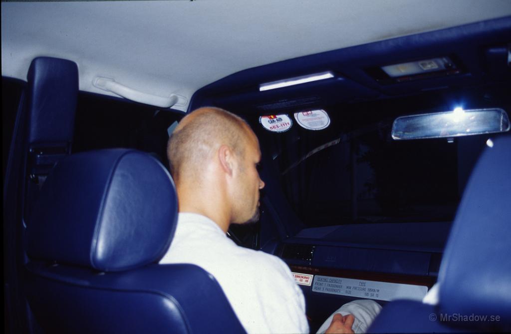 67-0025.jpg - Ser fel ut med passageraren där i taxin... Men de har vänstertrafik i Singapore, då det är en gammal engelsk koloni
