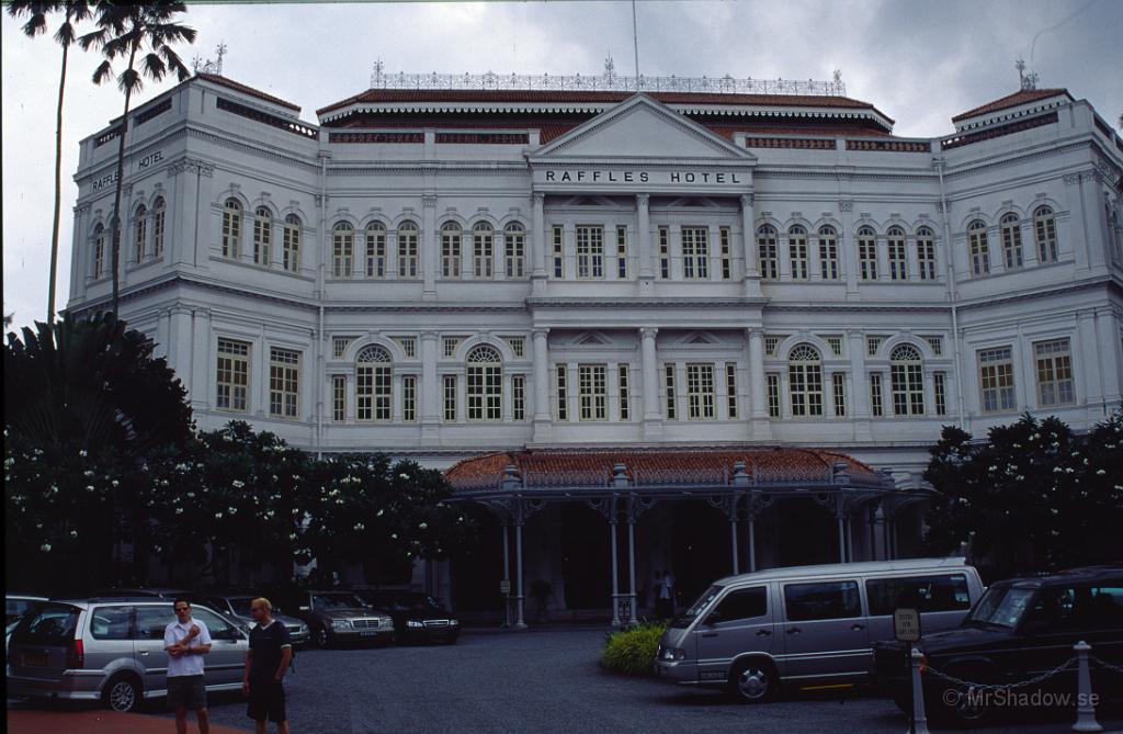 67-0045.jpg - Raffles Hotell, känt från filmer om andra värdskriget och händelser i sydostasien Och drinken Singapore Sling