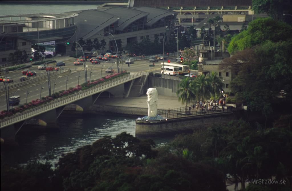69-0041.jpg - Den vita figuren är Singapores lejon