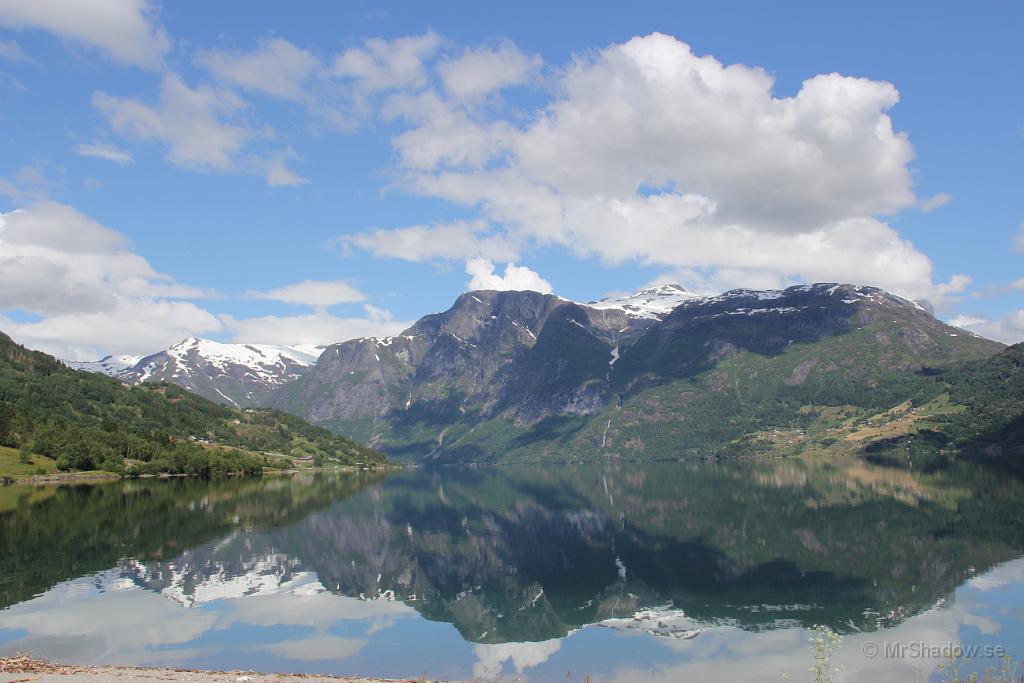 IMG_0940.JPG - Utsikt över Oppstrynvatnet mot Flo från Jostedalsbreen Nationalparkcenter