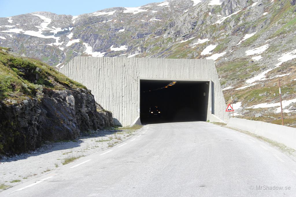 IMG_1245.JPG - Betongtunnel för att skydda vägen från laviner