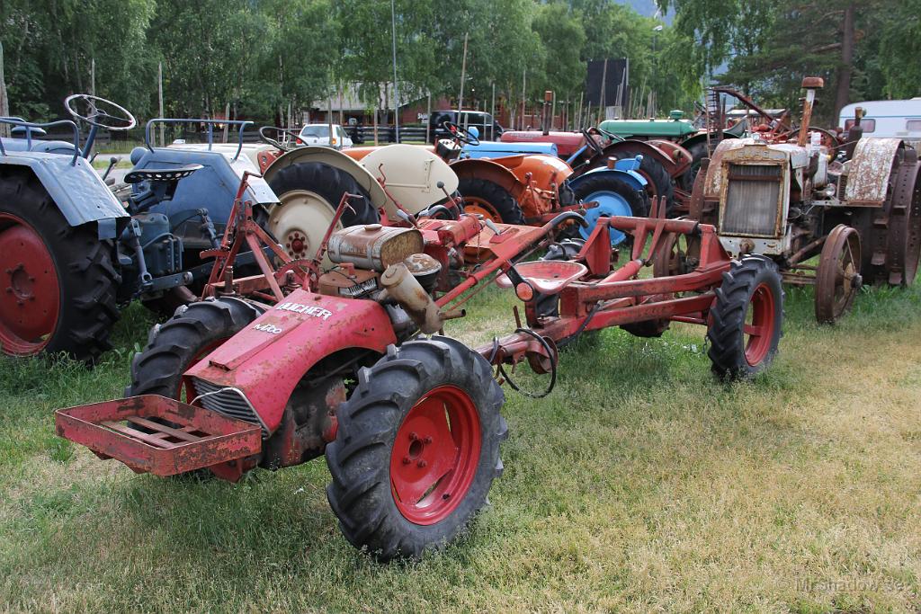 IMG_1276.JPG - I Skjåk finns det ett Litet traktormuseum i det fria..